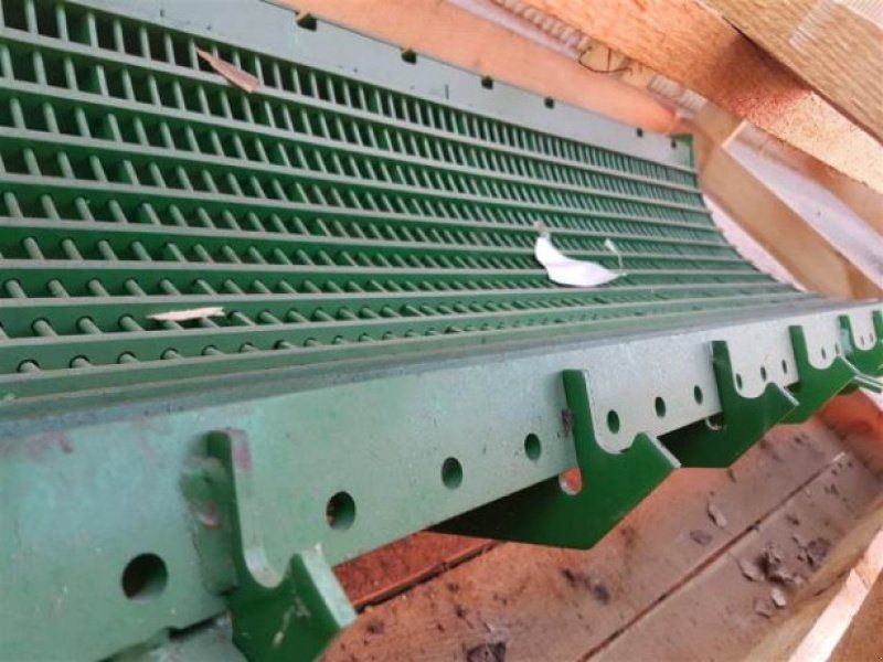 John Deere T670
