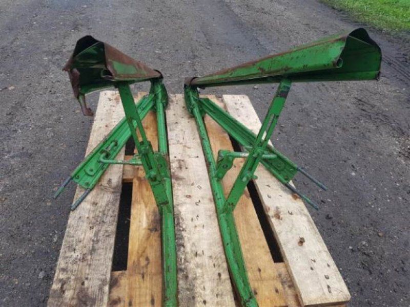 John Deere 1075