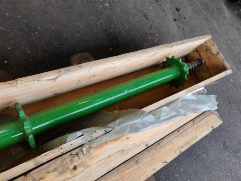 John Deere 2266