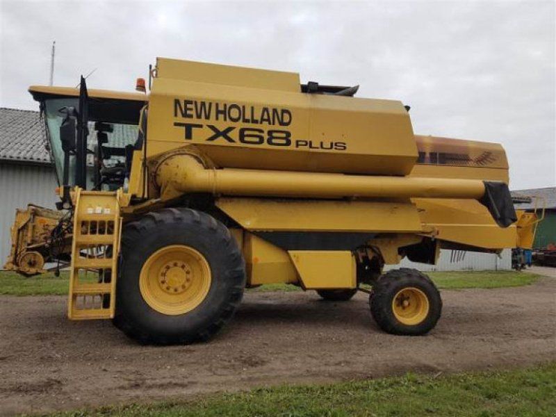 New Holland TX68