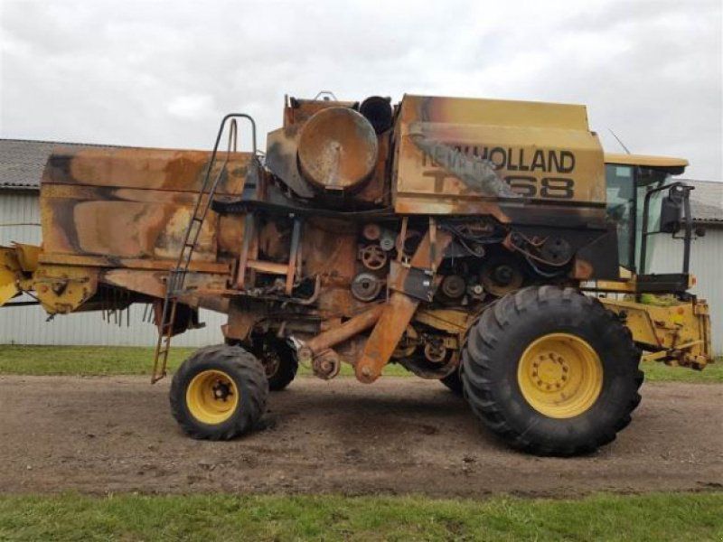 New Holland TX68