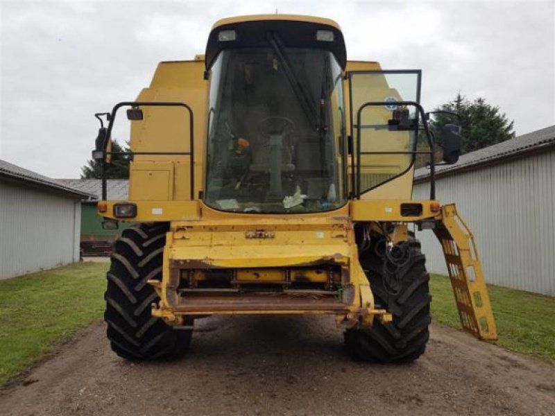New Holland TX68