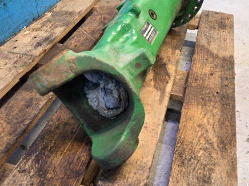 John Deere 6215R
