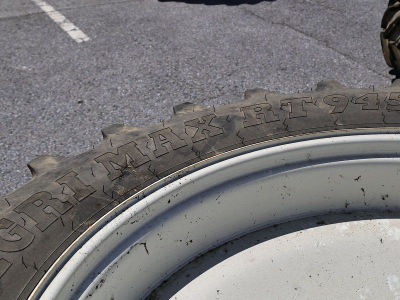 BKT 380/90 R46 und 270/950 R36