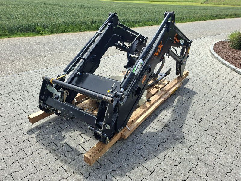 Hauer POM VX 110 TBS-2 mit Konsolen zu Steyr CVT 4120