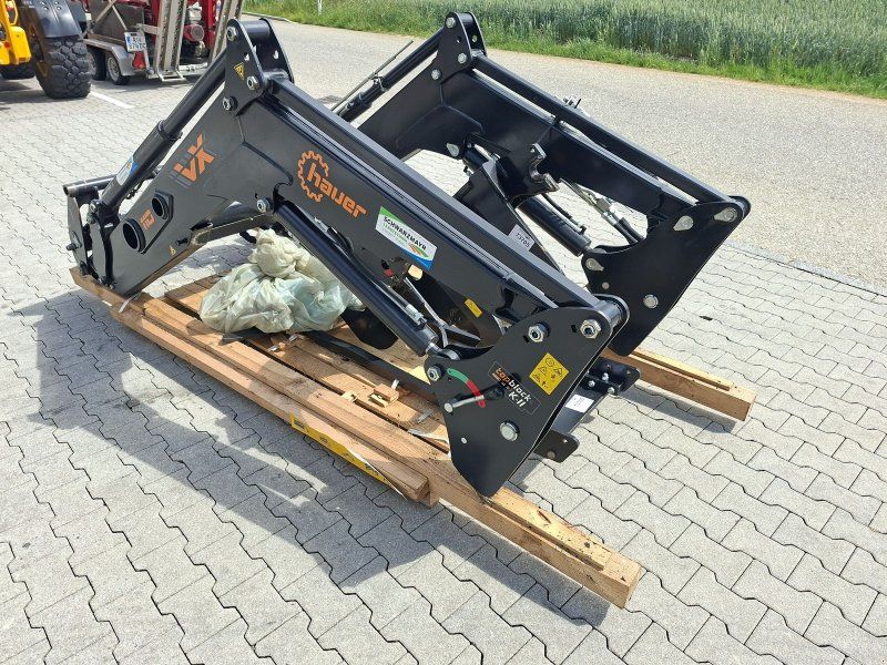 Hauer POM VX 110 TBS-2 mit Konsolen zu Steyr CVT 4120