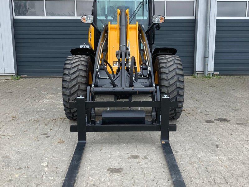 JCB 409