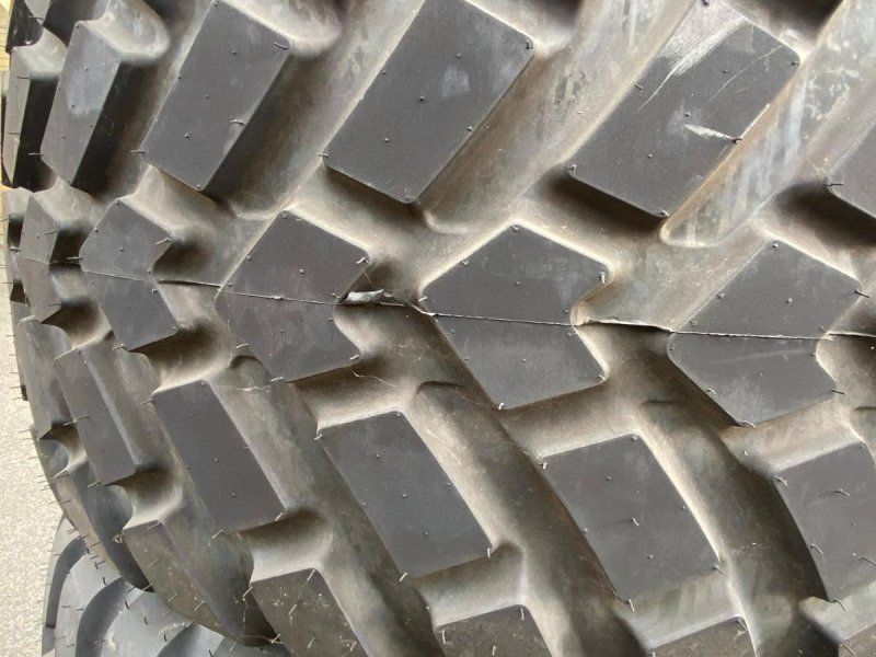 BKT Kompletträder 600/50 R 22,5