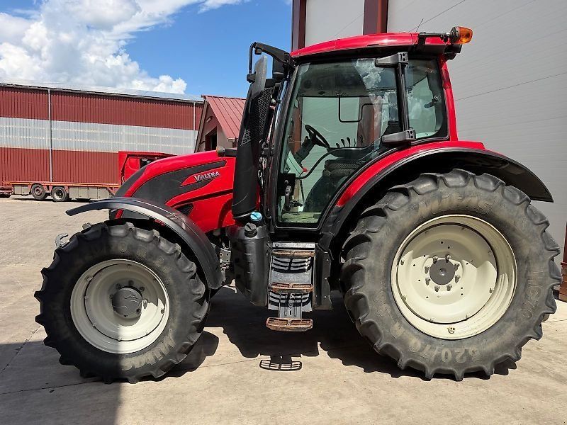 Valtra N 174