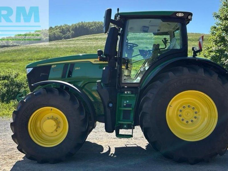 John Deere 6R 250