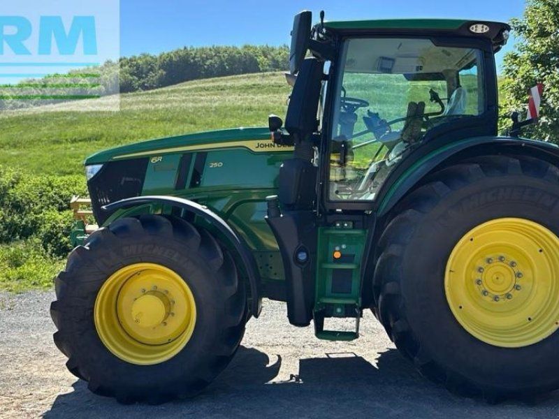 John Deere 6R 250