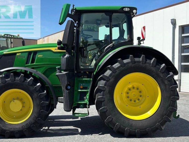 John Deere 6R 250