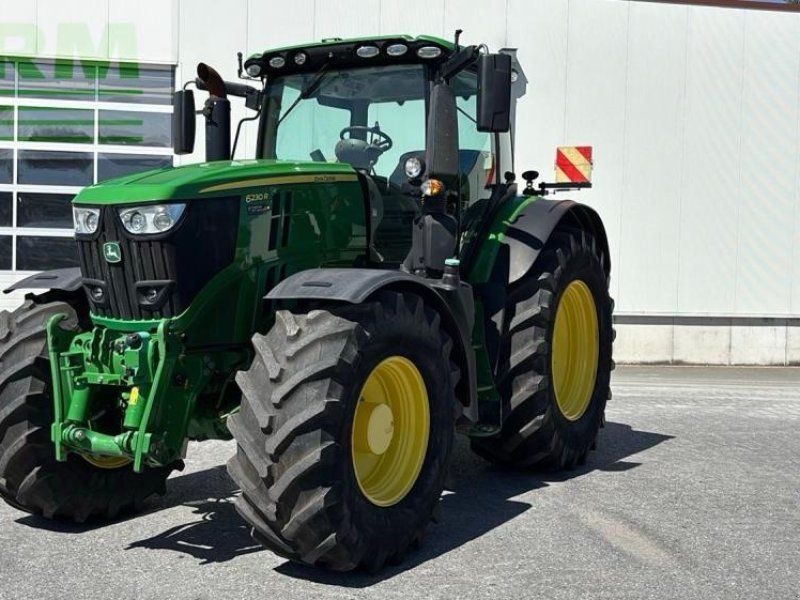 John Deere 6230R