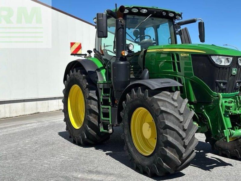 John Deere 6230R