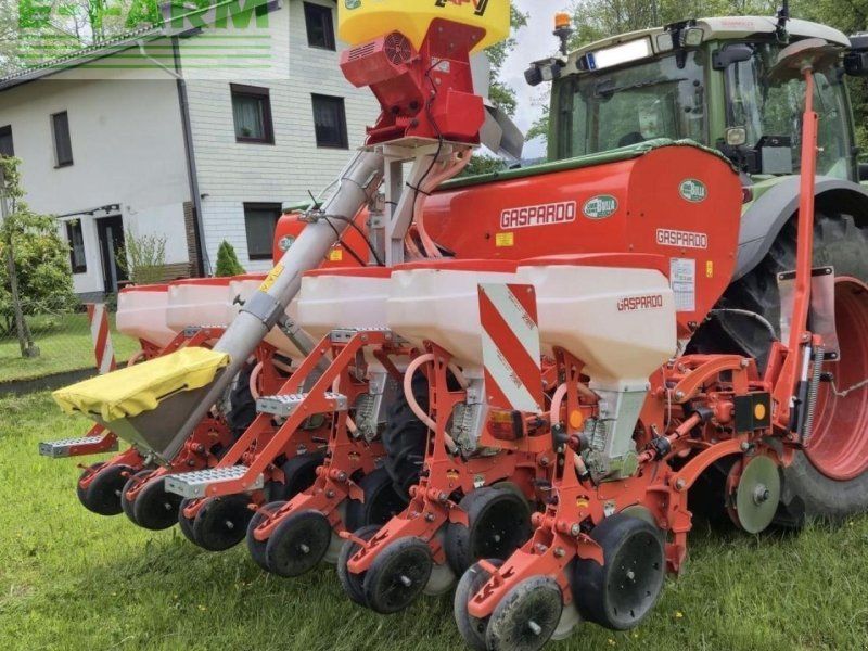 Gehl mtr 6 reihig isobus mit apv streuer