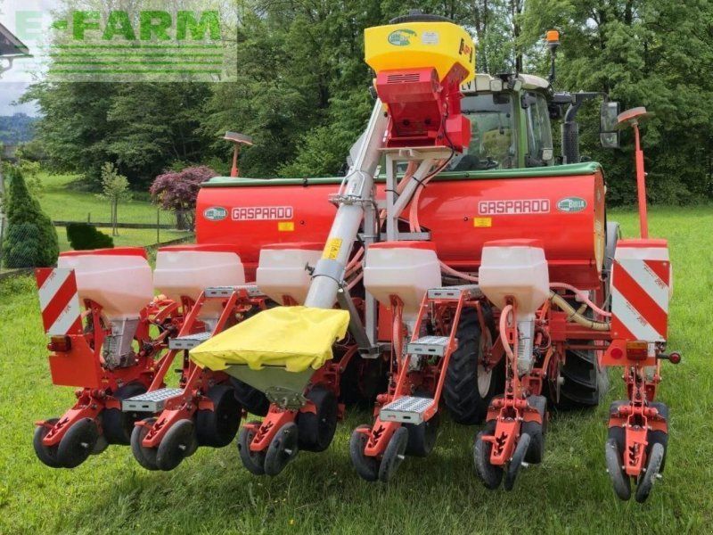 Gehl mtr 6 reihig isobus mit apv streuer