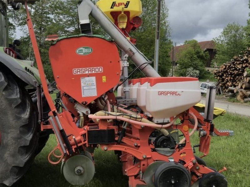 Gehl mtr 6 reihig isobus mit apv streuer