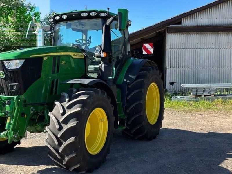 John Deere 6R 250