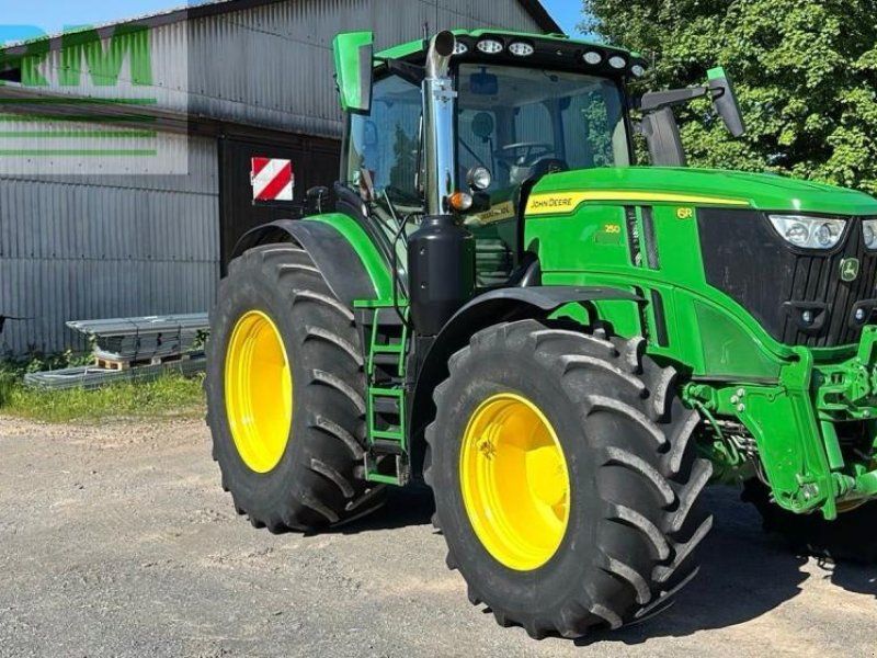 John Deere 6R 250