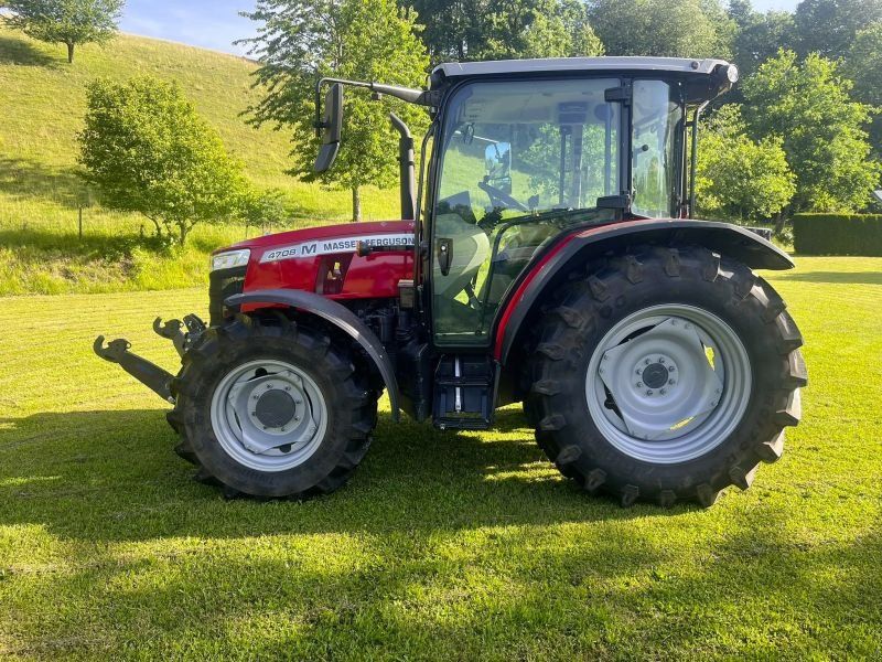 Massey Ferguson 4708 M ESSENTIAL
