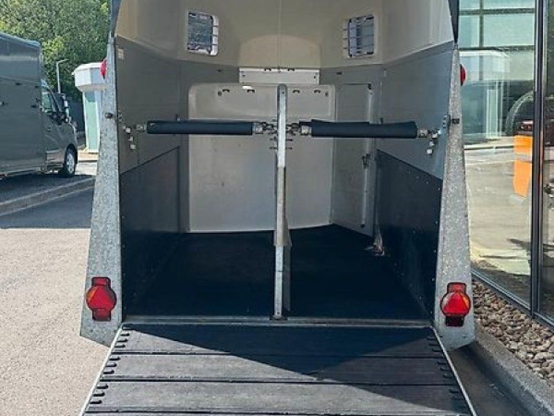 Humbaur XANTHOS AERO 2 Pferde Alu Sattelkammer 2,4t