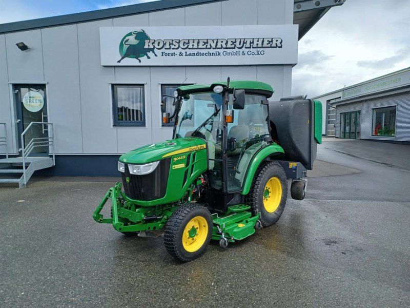 John Deere 3046R