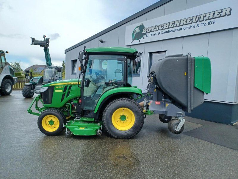 John Deere 3046R