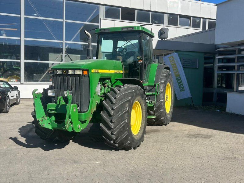 John Deere 8200