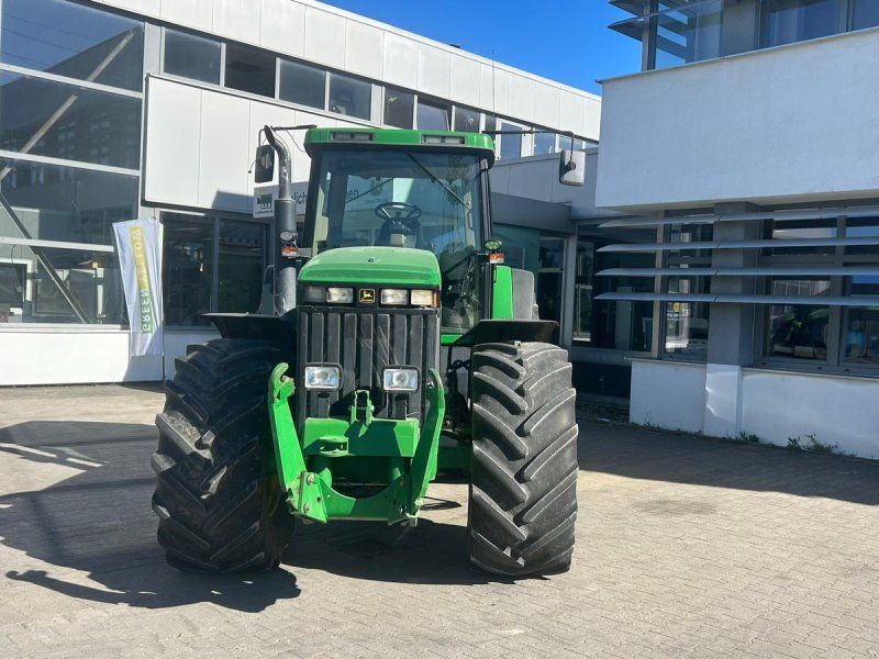 John Deere 8200