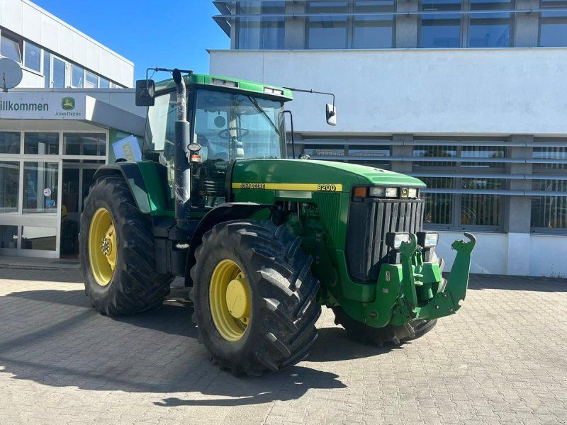 John Deere 8200
