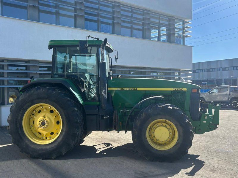 John Deere 8200