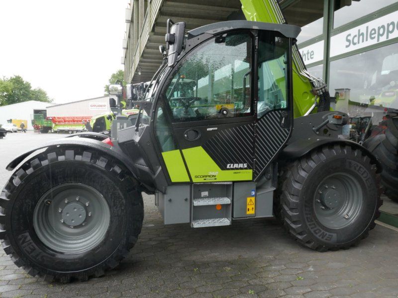Claas Scorpion 742 VariPower NightEdition