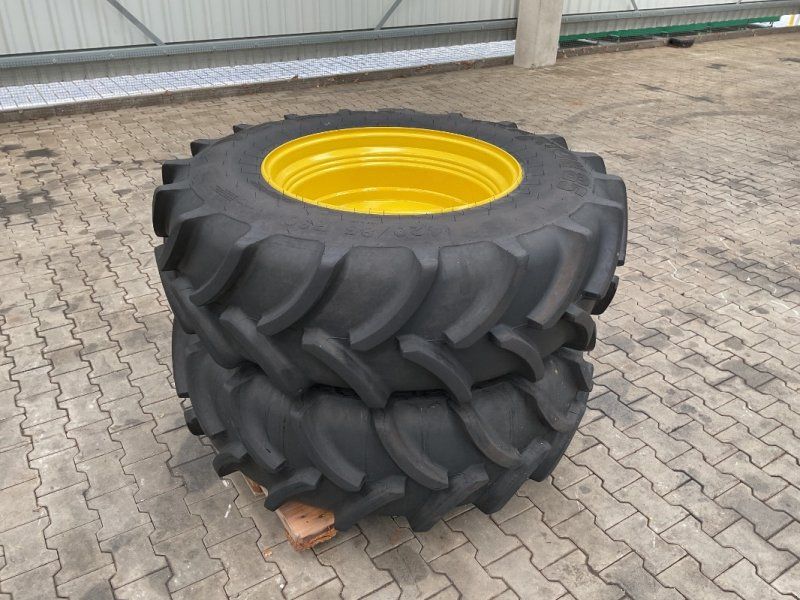 Vredestein 420/85R30