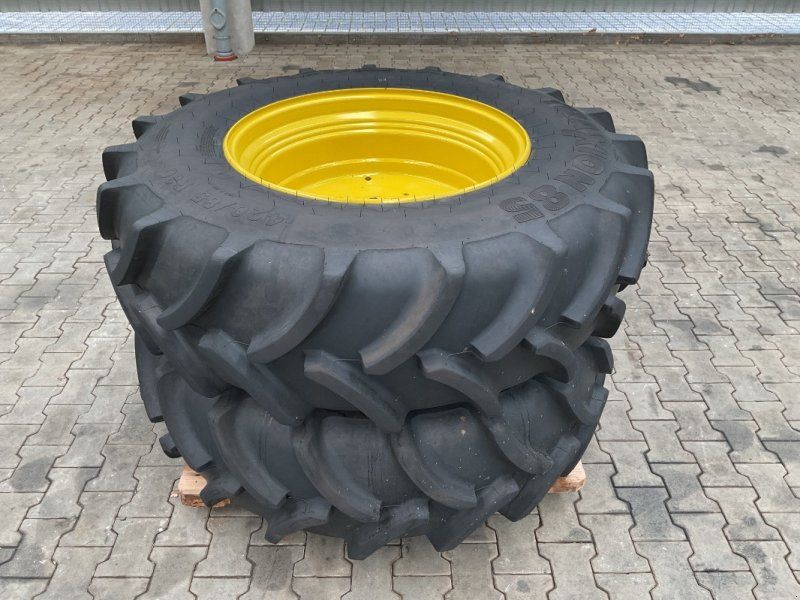 Vredestein 420/85R30