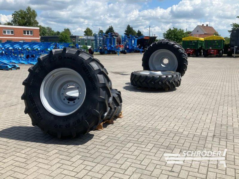 John Deere 2X 460/85 R30 + 2X 480/80 R46