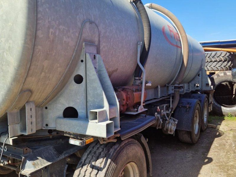 Fliegl Güllezubringer mit Krone Fahrgestell