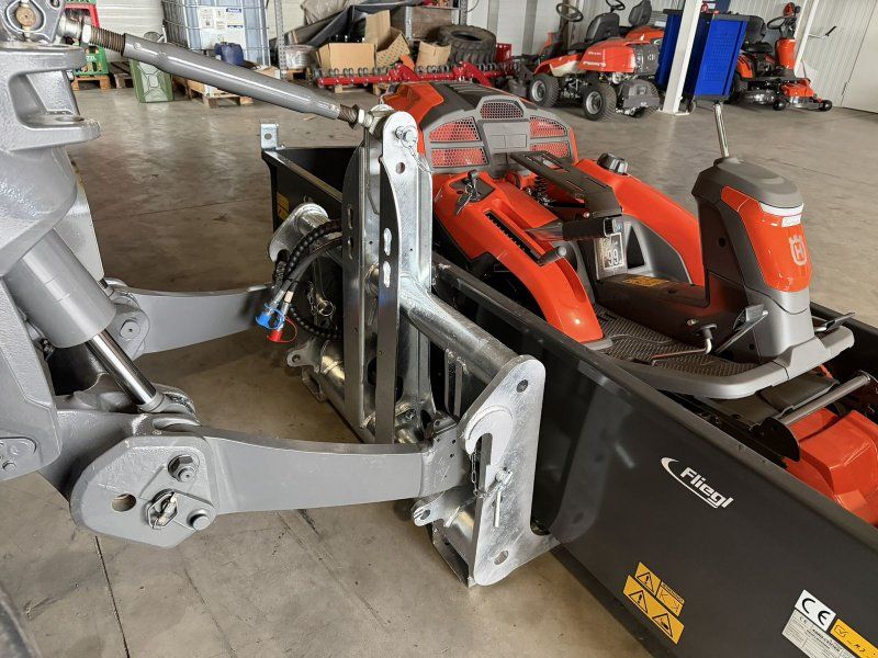 Fliegl Heck und Hochkippschaufel Gigant 2400