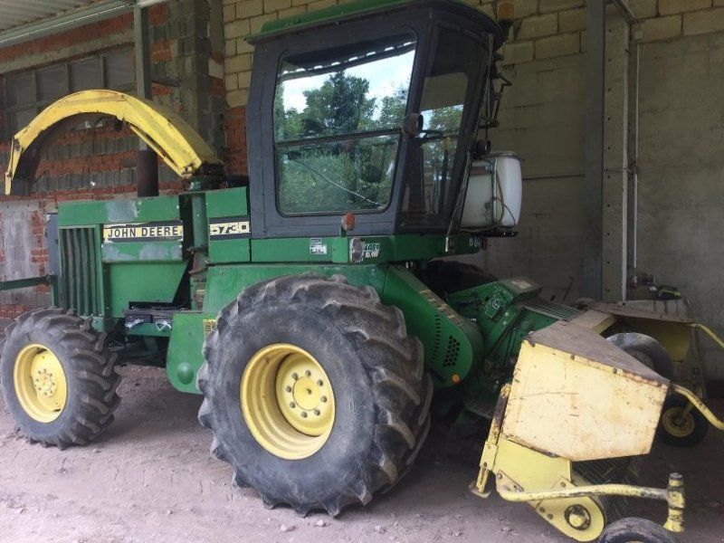John Deere 5730