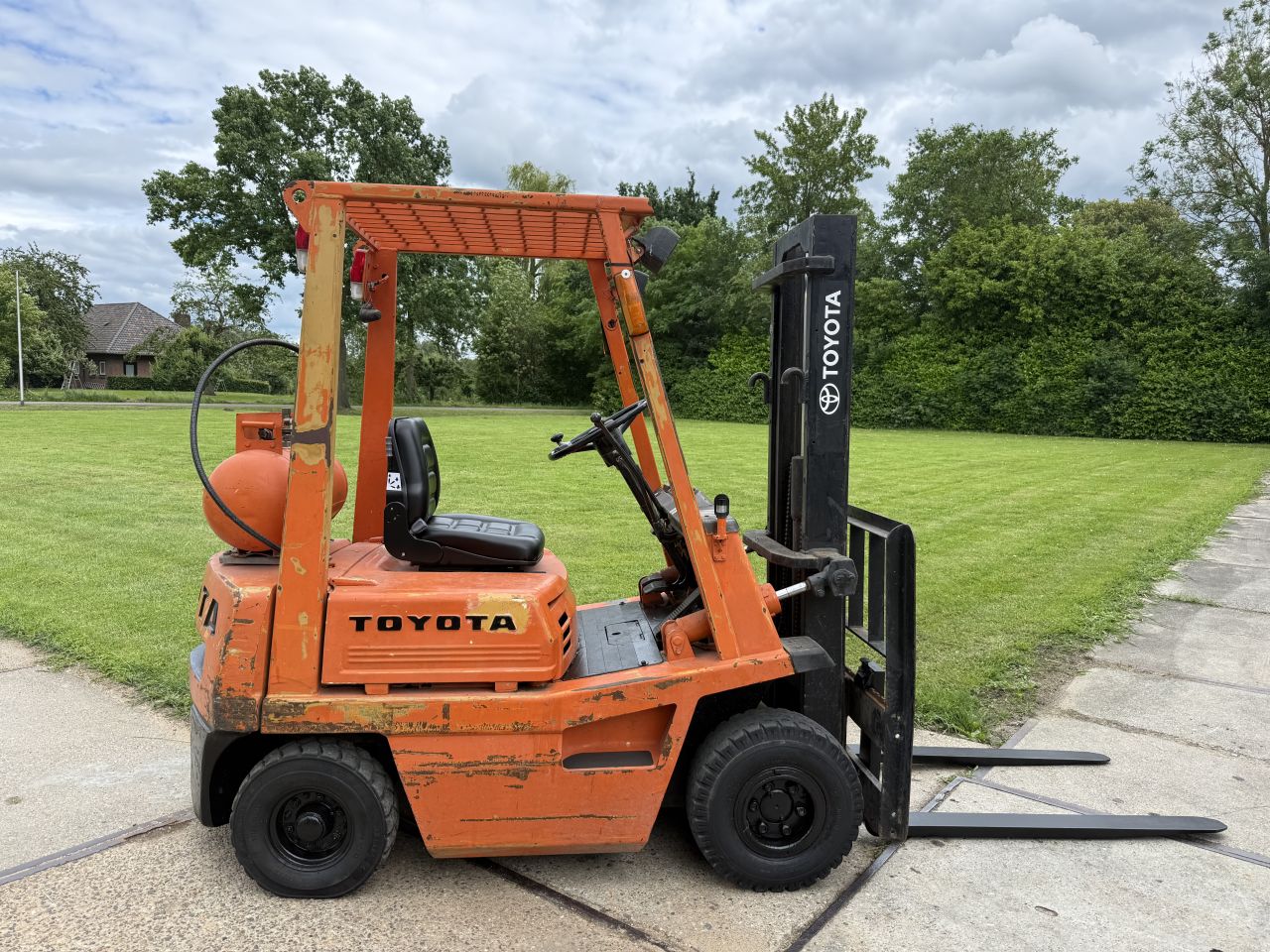 Toyota 1500KG lpg heftruck Freelift luchtbanden