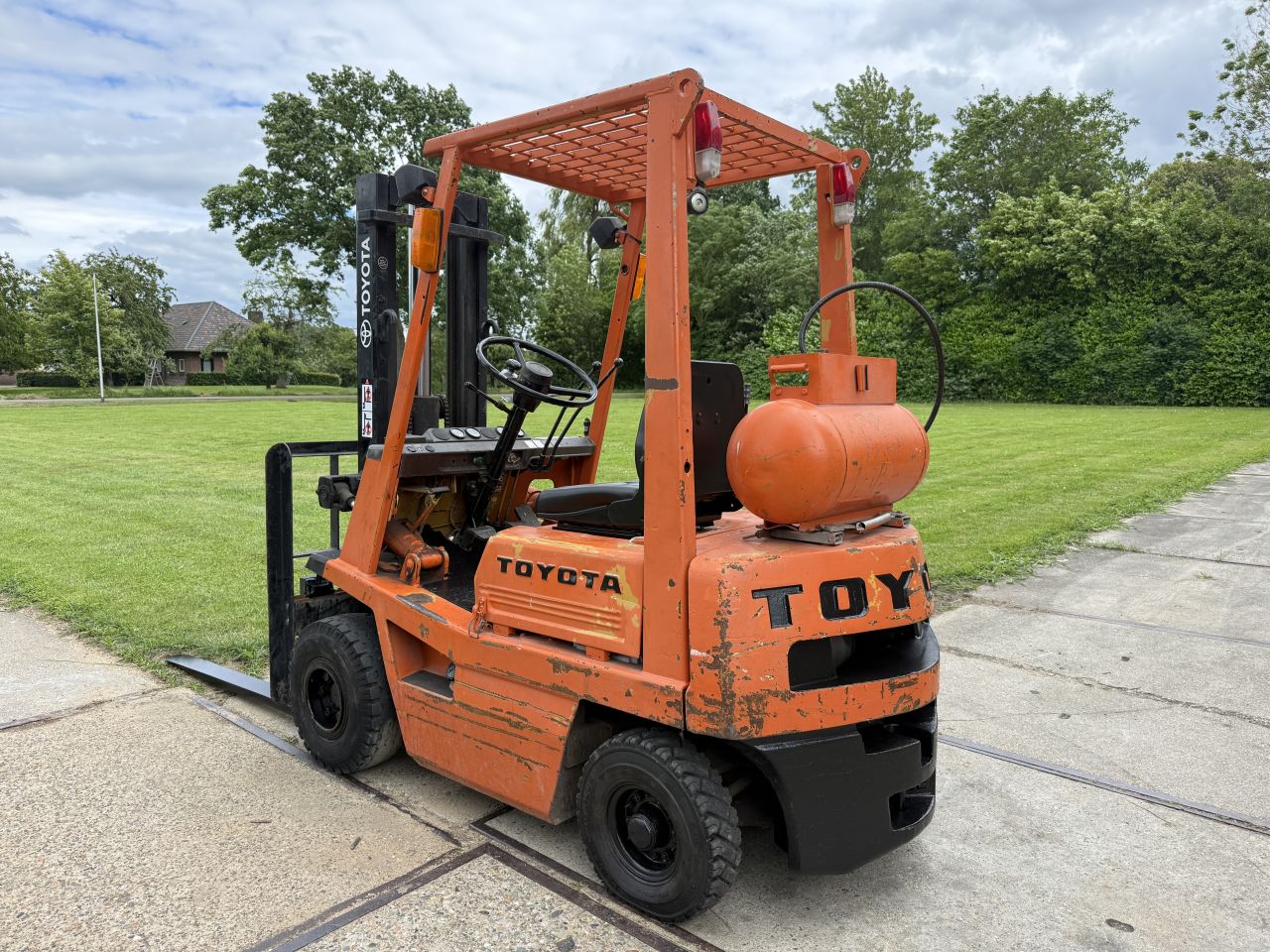 Toyota 1500KG lpg heftruck Freelift luchtbanden