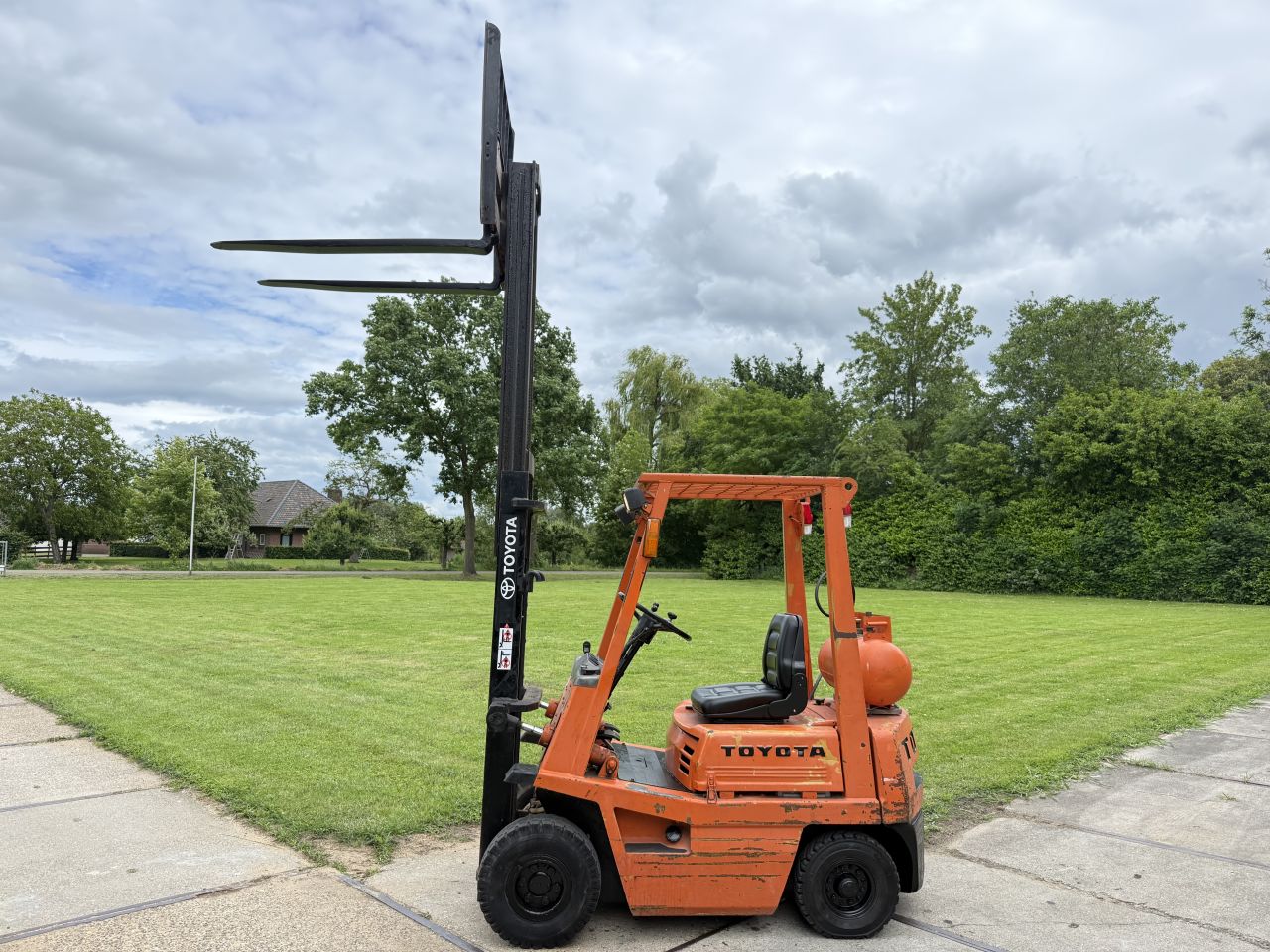 Toyota 1500KG lpg heftruck Freelift luchtbanden