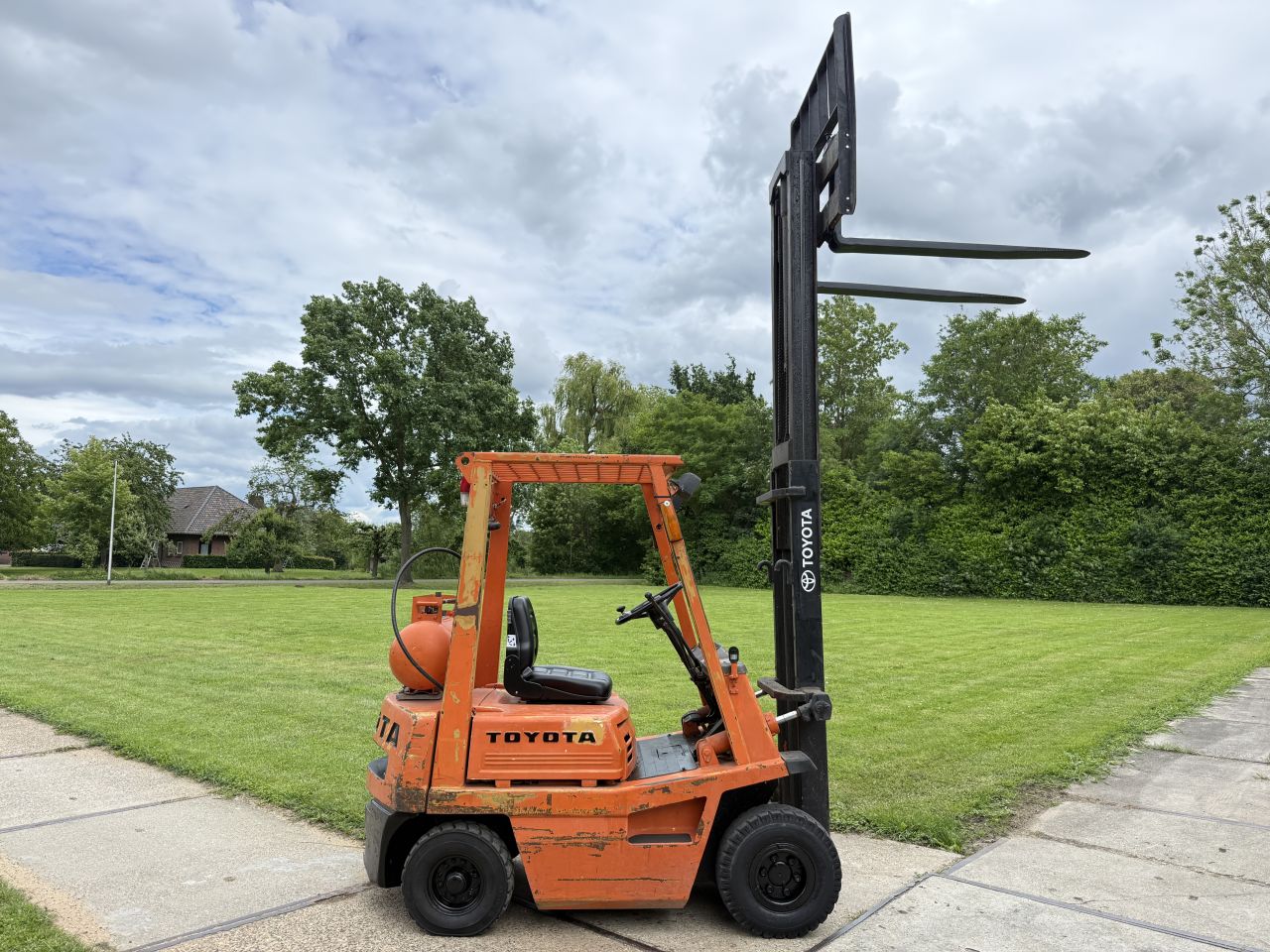 Toyota 1500KG lpg heftruck Freelift luchtbanden