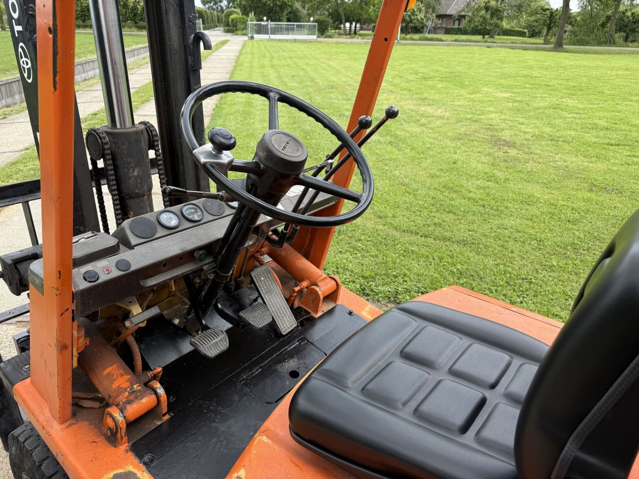 Toyota 1500KG lpg heftruck Freelift luchtbanden