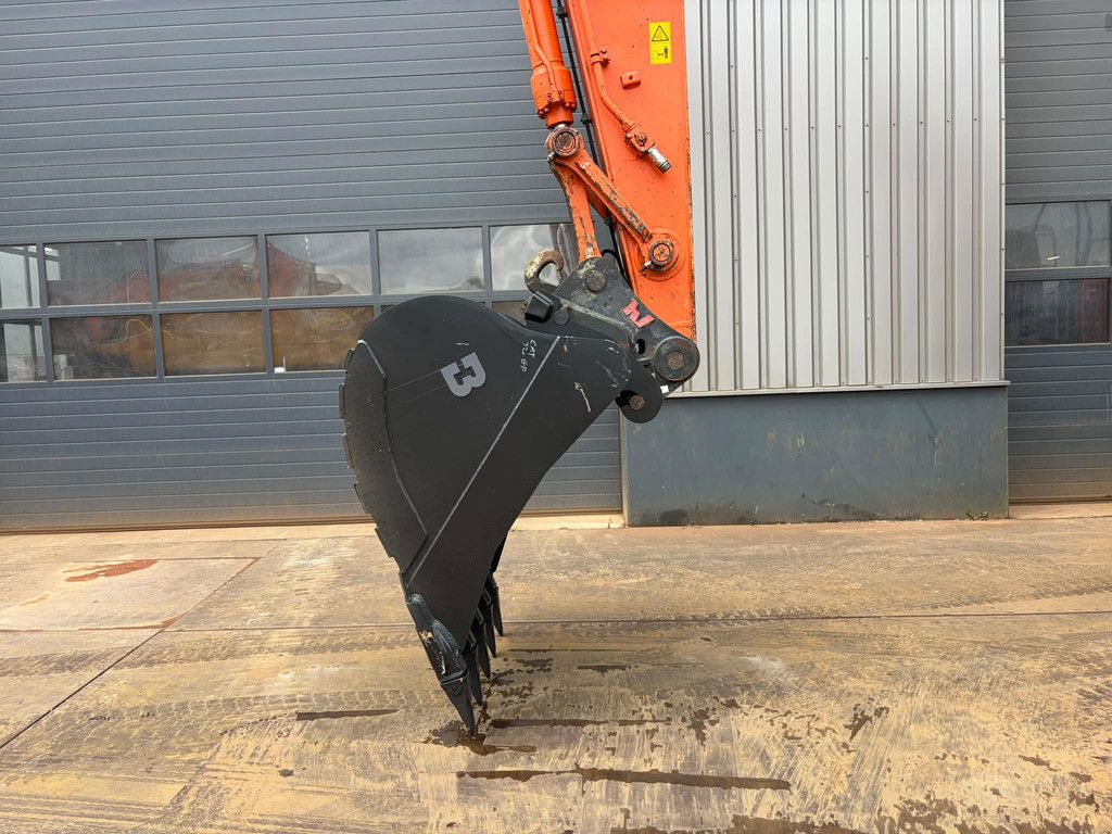 Hitachi ZX210LC-6 New Bucket