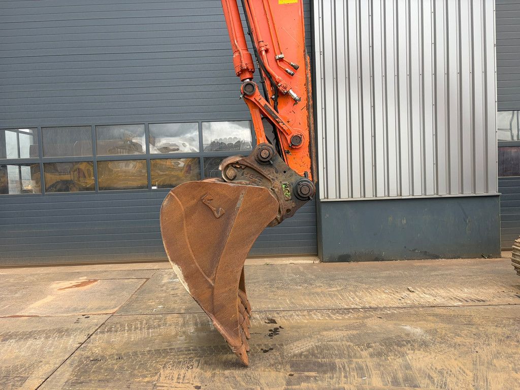 Hitachi ZX210LC-6
