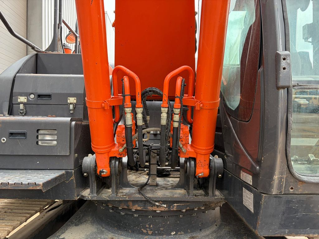 Hitachi ZX210LC-6