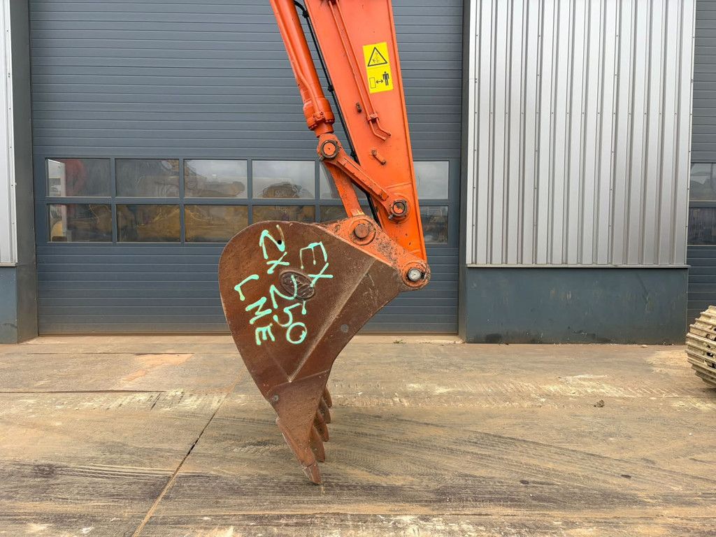 Hitachi ZX300LCN-6