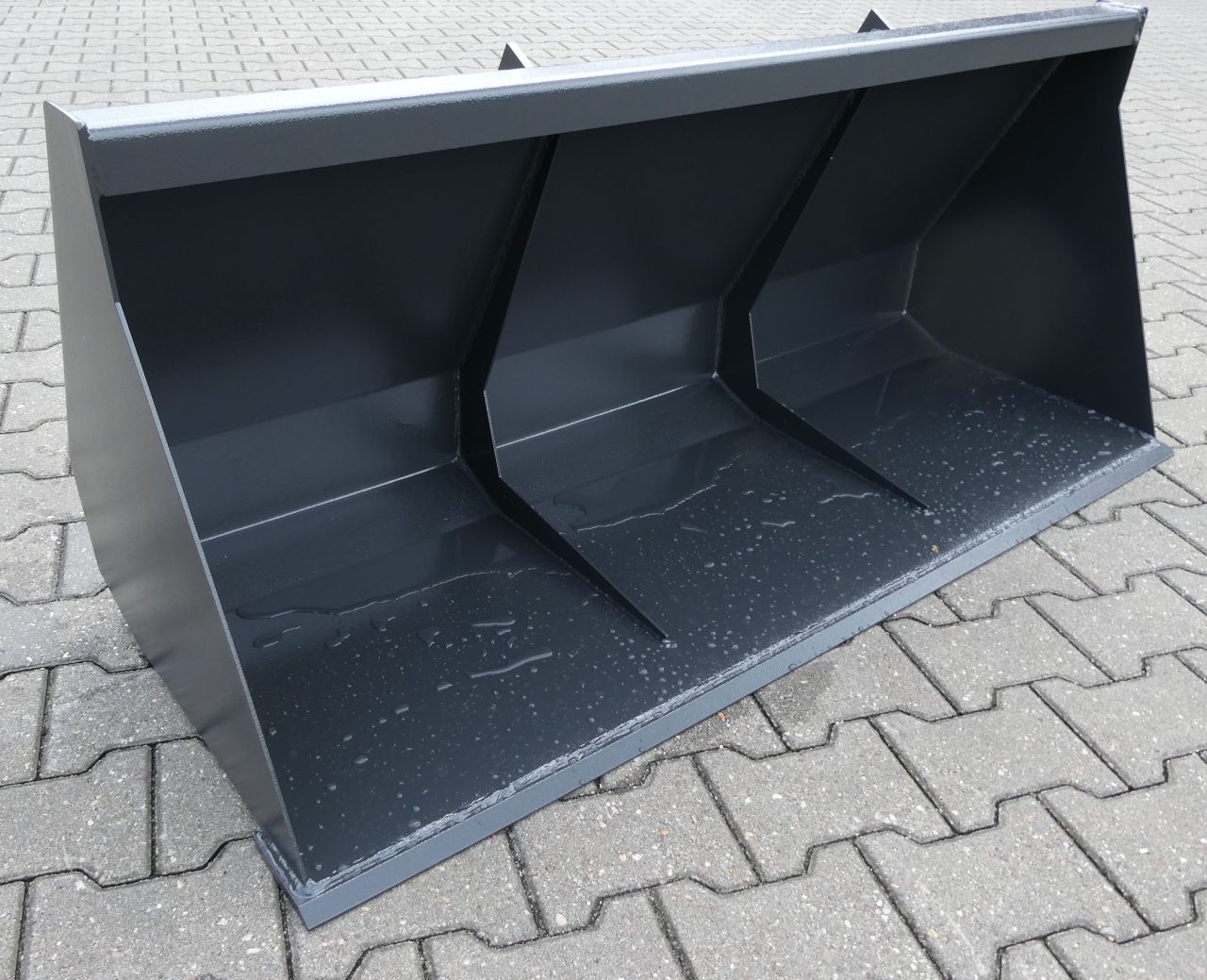 Knikmops Relly grond graaf schep zand bak