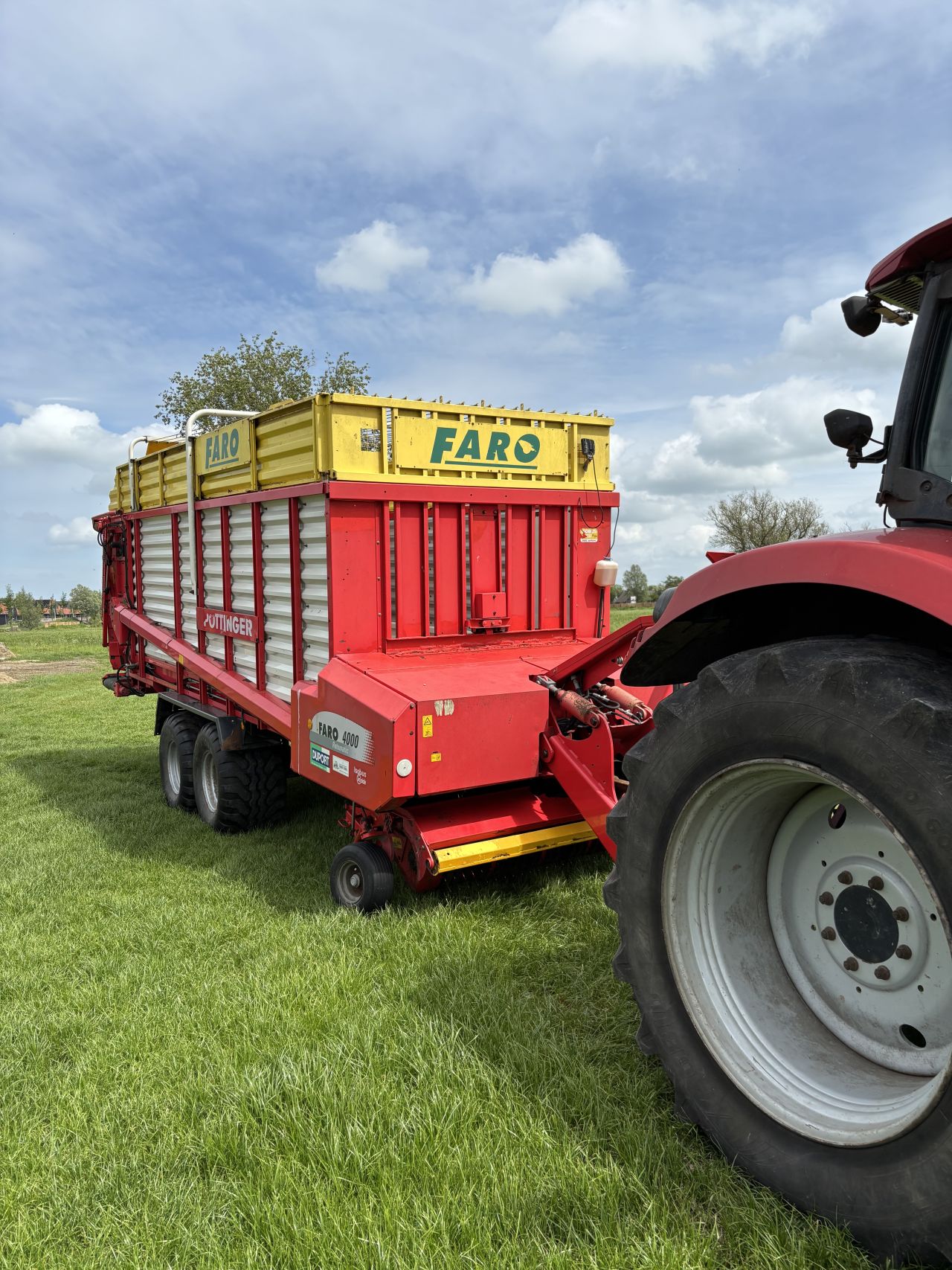 Pottinger Faro 4000D opraap/stalvoerwagen