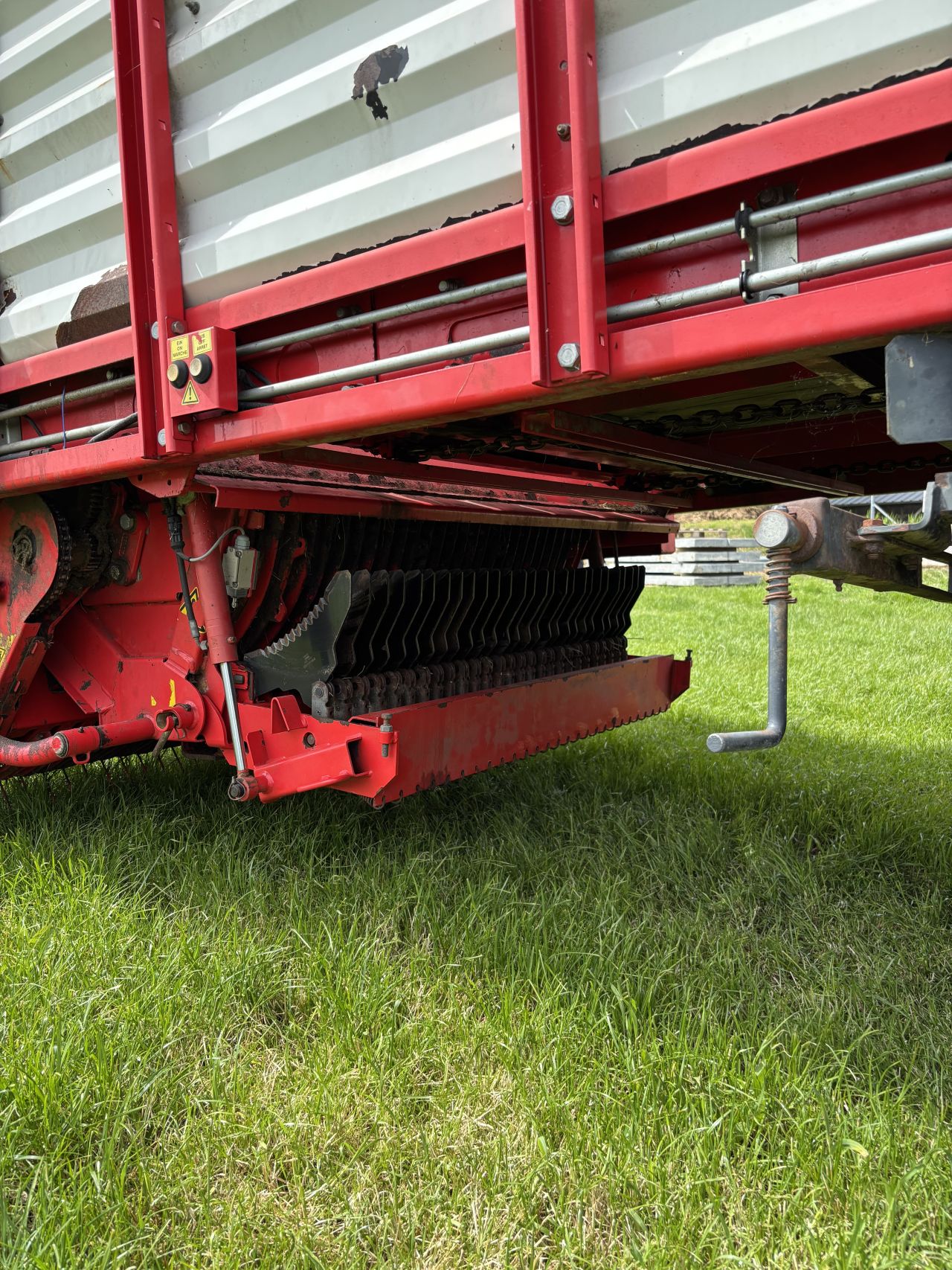 Pottinger Faro 4000D opraap/stalvoerwagen